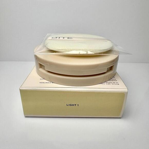 Bite Beauty Changemaker Flexible Coverage Pressed Powder Light 1 Shade 7.5g NIB - Picture 3 of 7